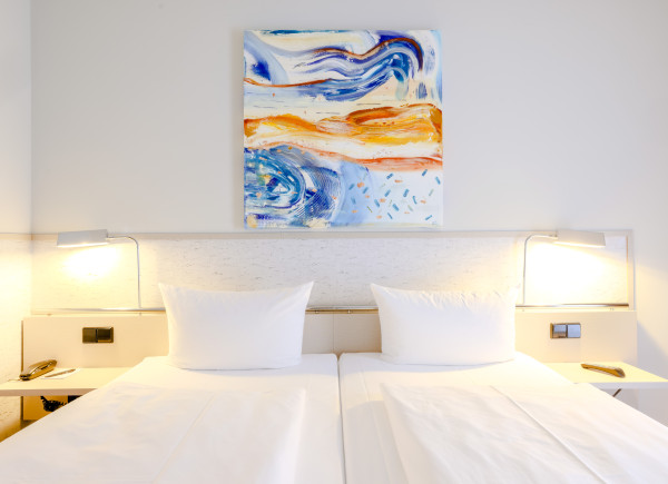 modernes Classic Doppelbett im Hotel Schloss Reinach
