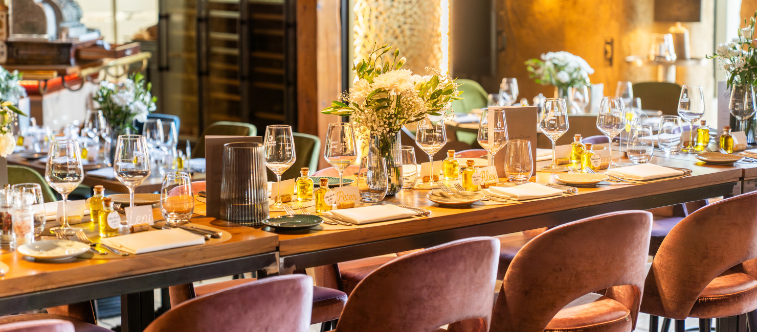 festlich gedeckter Tisch im Restaurant Cross-over