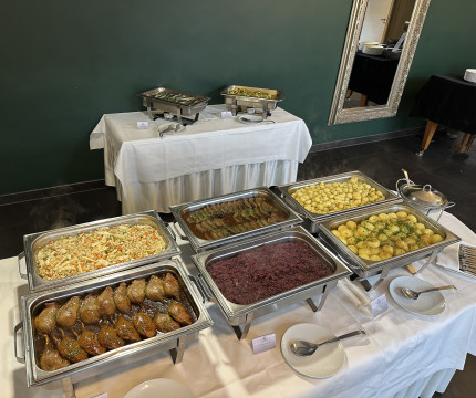 Warme Hauptspeisen Buffet