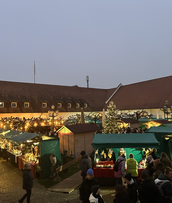 Weihnachtsmarkt im Innenhof